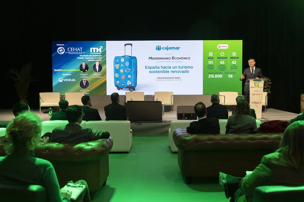 Cajamar muestra la necesidad de transformar el modelo turístico español para su sostenibilidad