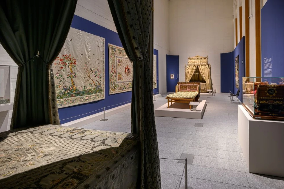 Exposición “Tejiendo la vida cortesana. Tejidos y bordados de las Colecciones Reales” / Galería de las Colecciones Reales