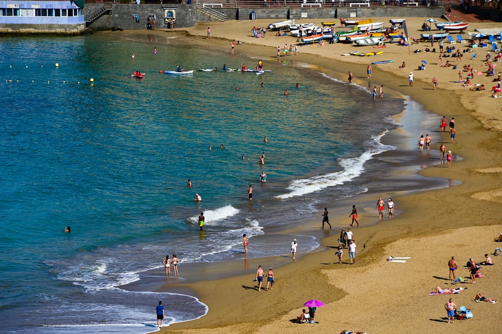 Playa de Las Canteras en Las Palmas de Gran Canaria / TVi