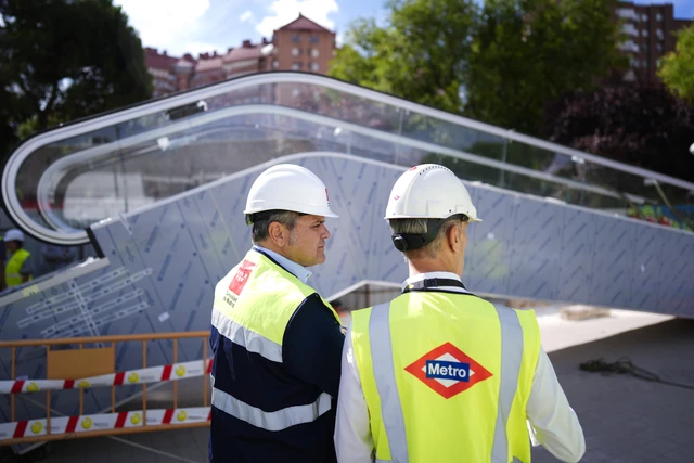 Nuevas escaleras mecánicas en la estación de Metro Madrid de Estrella