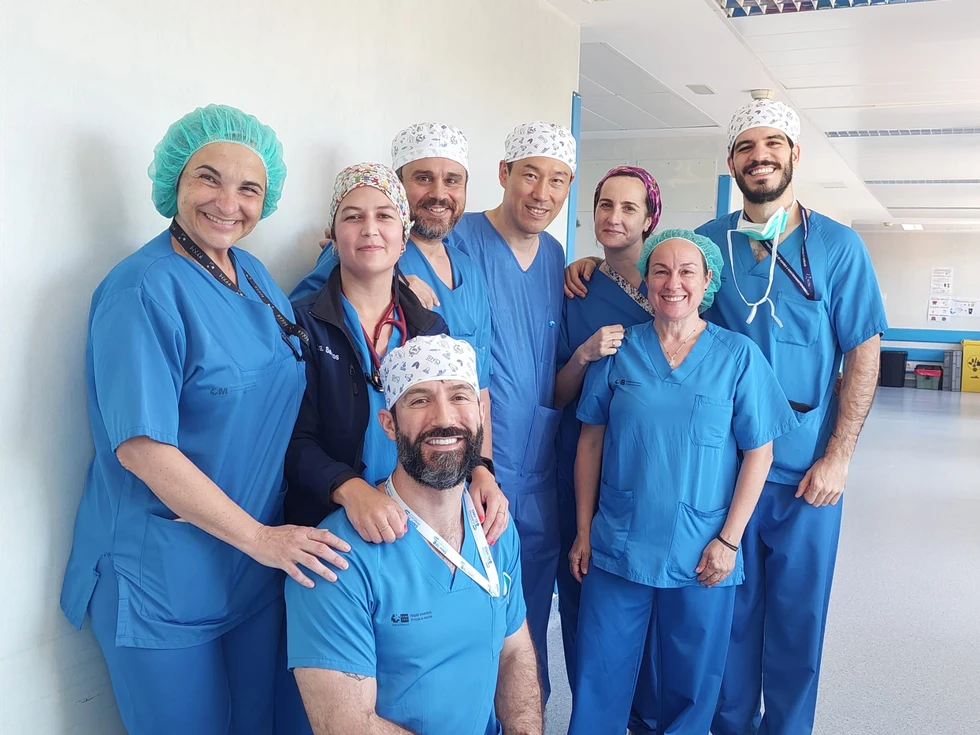 El Hospital público Príncipe de Asturias, primero de España en implantar una innovadora prótesis que recupera la voz y la deglución