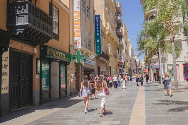 Los desempleados en Santa Cruz de Tenerife descienden un 5,1%, la cifra más baja desde abril de 2008