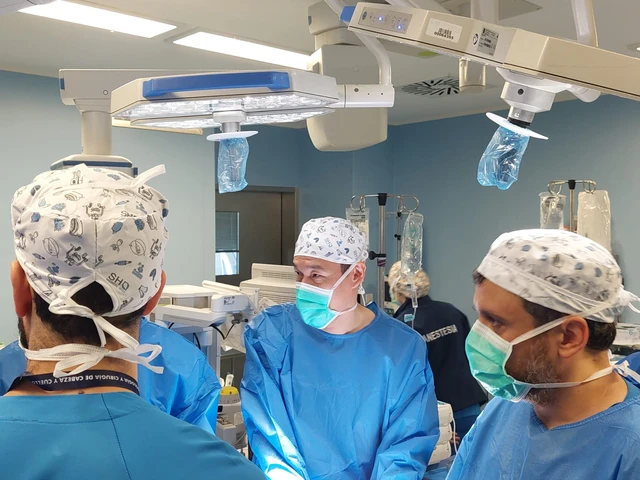 El Hospital público Príncipe de Asturias, primero de España en implantar una innovadora prótesis que recupera la voz y la deglución