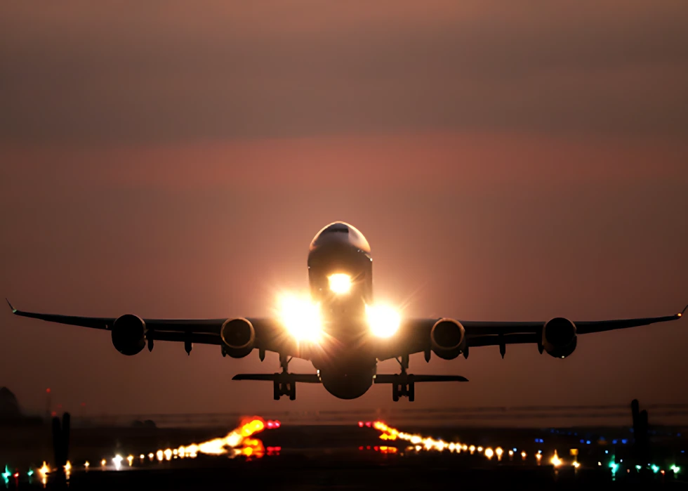 Tráfico aéreo 2025: Los retrasos aumentan un 55% en 2025 mientras las cancelaciones muestran leves mejoras