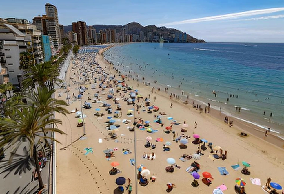 España acelera la implantación de las playas inteligentes con servicios digitales, reservas online y pagos integrados
