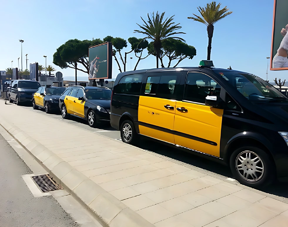 Barcelona planea sacar a los VTC del centro y priorizar taxis