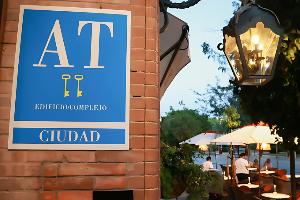 Andalucía endurece las normas y retira más de 9.200 pisos turísticos en Málaga, Granada, Sevilla y Cádiz