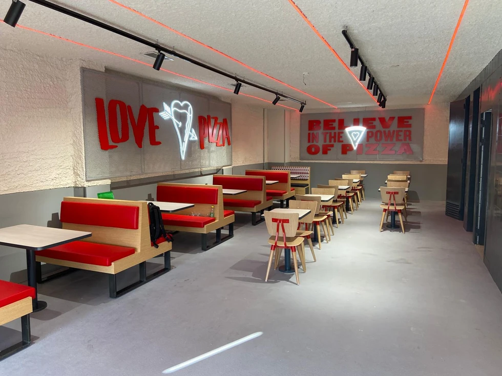 Pizza Hut consolida su presencia en destinos turísticos clave con la apertura de su segundo establecimiento en las Islas Canarias