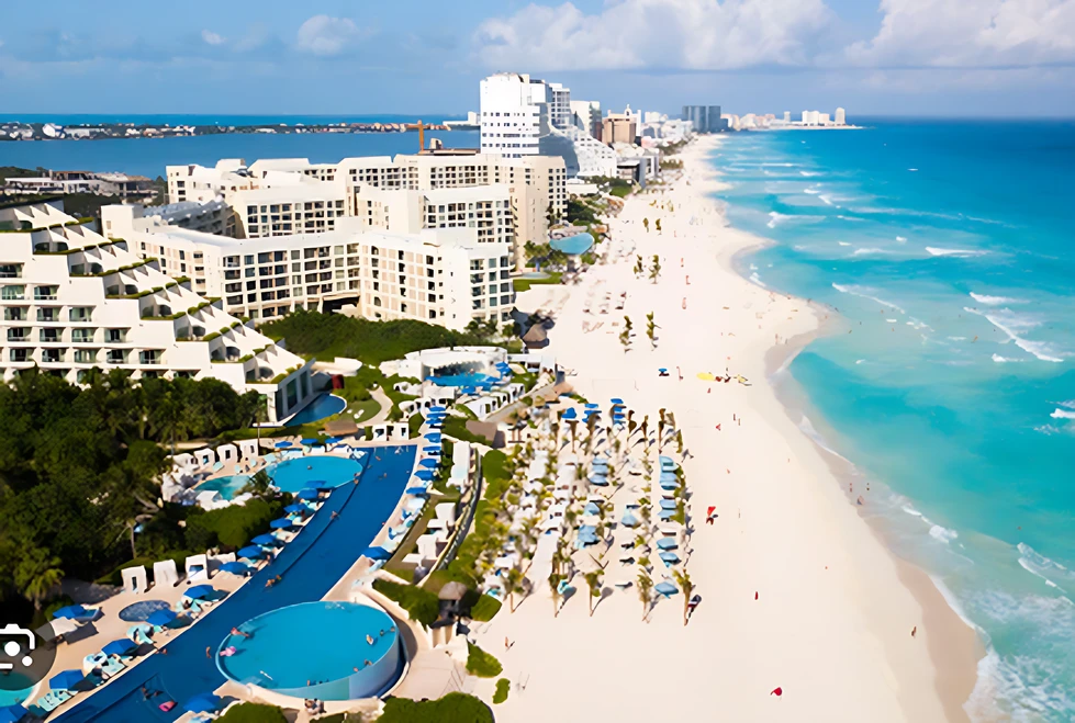 Exigen prohibir, no solo regular, las viviendas vacacionales en Cancún