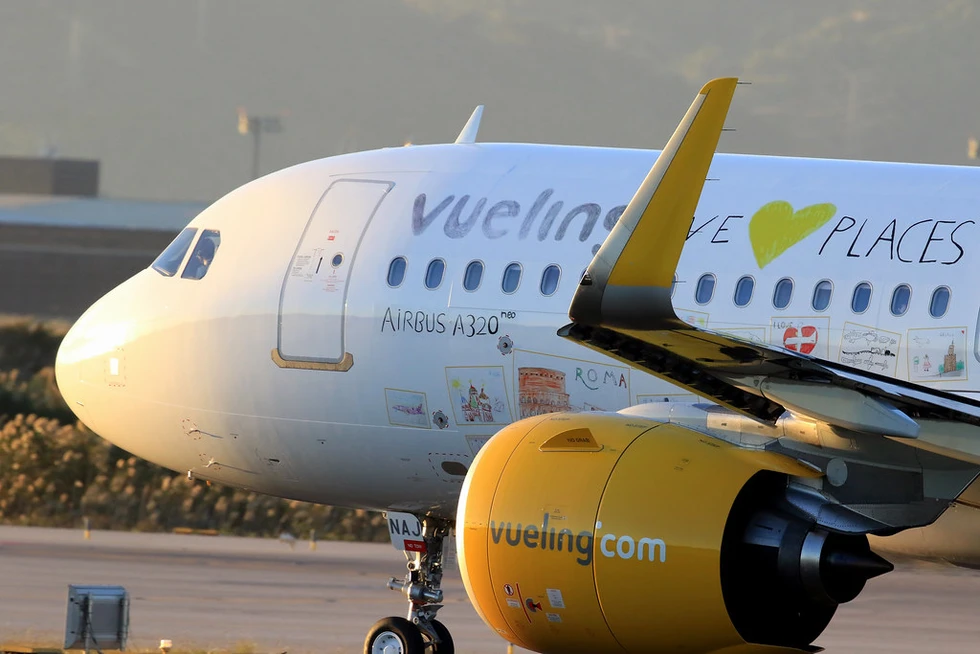 La justicia frena temporalmente la multa de Consumo a Vueling por el cobro del equipaje de mano