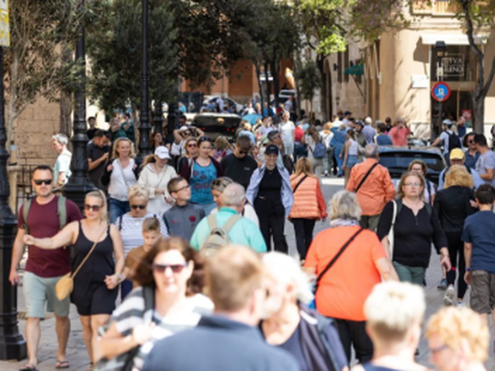 Los turistas internacionales inyectan más de 76.000 millones en España hasta julio