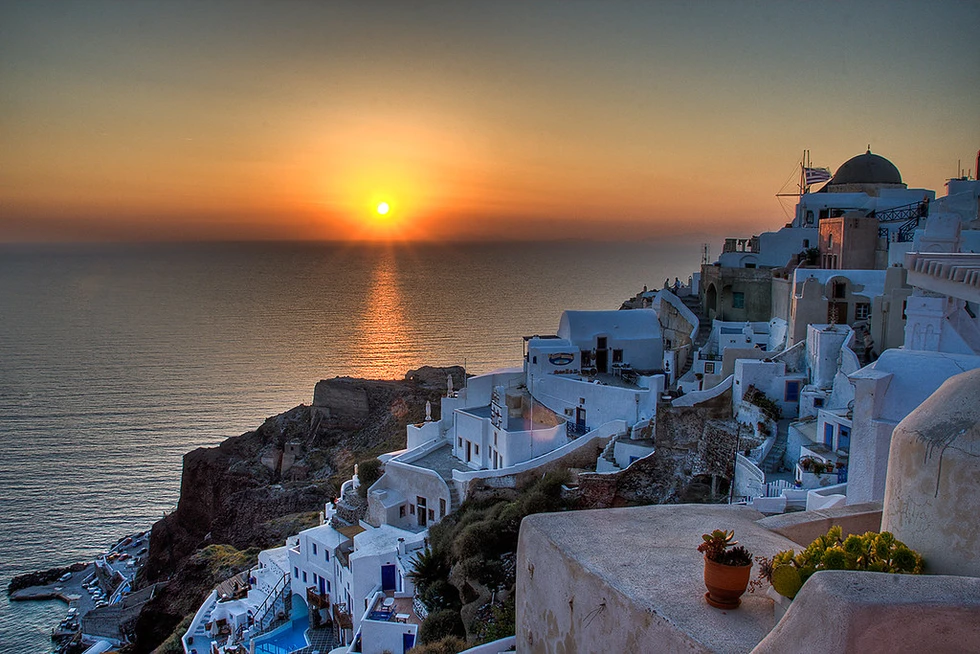 Santorini enfrenta una inusual calma por la falta de turistas