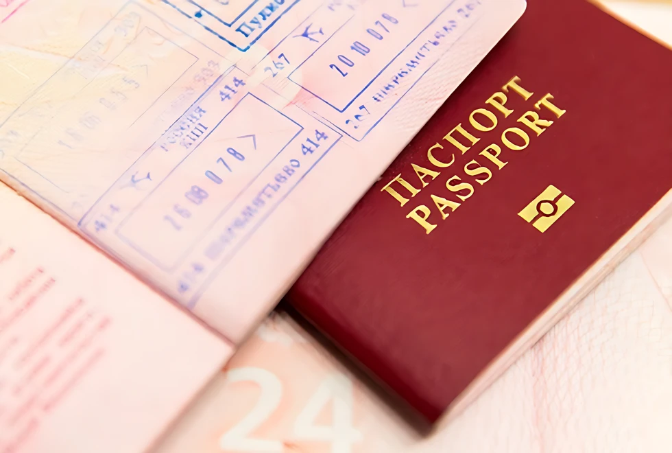 La UE endurece los visados para rusos: adiós a las entradas múltiples