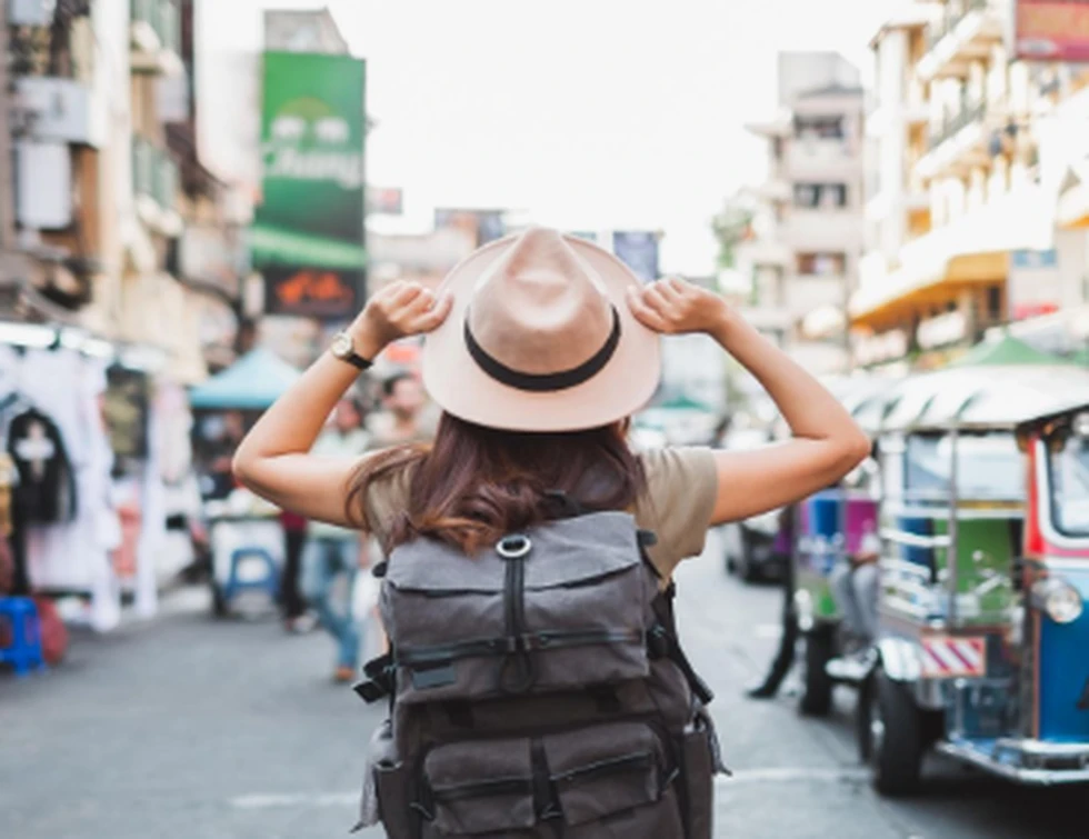 Los turistas españoles apuestan por el ahorro y las ofertas ante el encarecimiento de las vacaciones