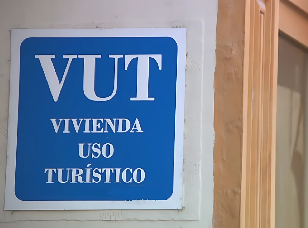 Las autonomías aprietan el cerco a las viviendas turísticas para frenar su boom