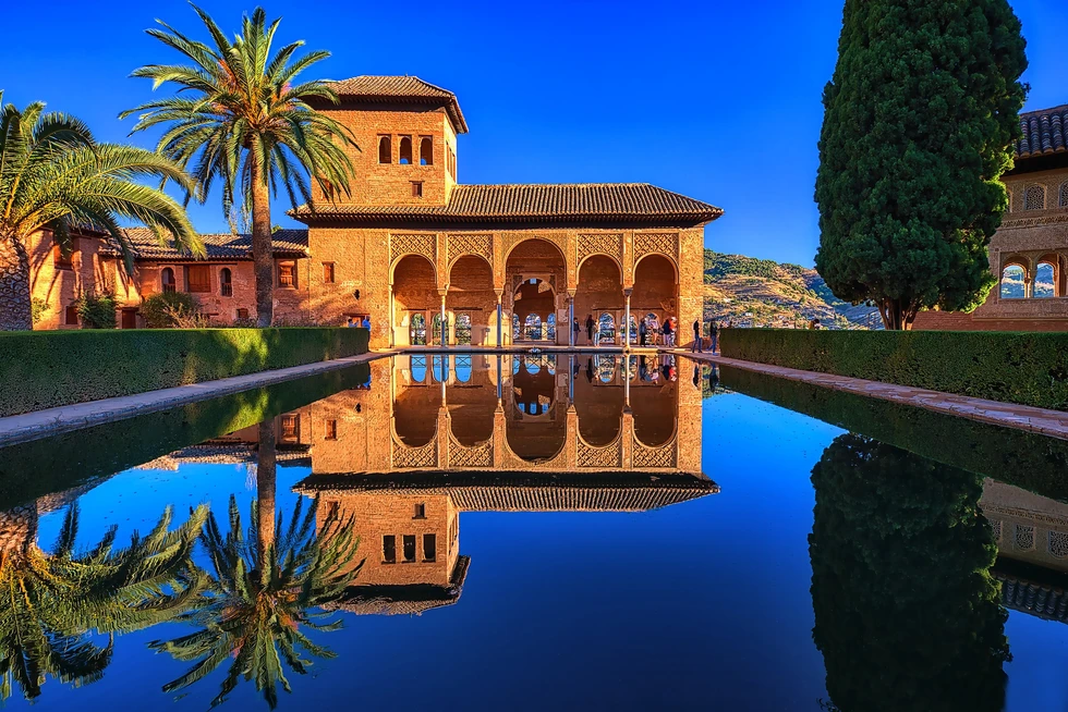 Ranking de destinos urbanos españoles, de costa e interior, más destacados en turismo