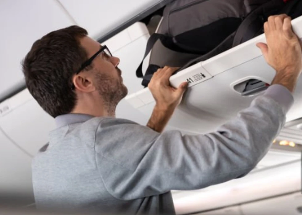 El TSJM suspende temporalmente las multas a Ryanair y Norwegian por el cobro de equipaje de mano