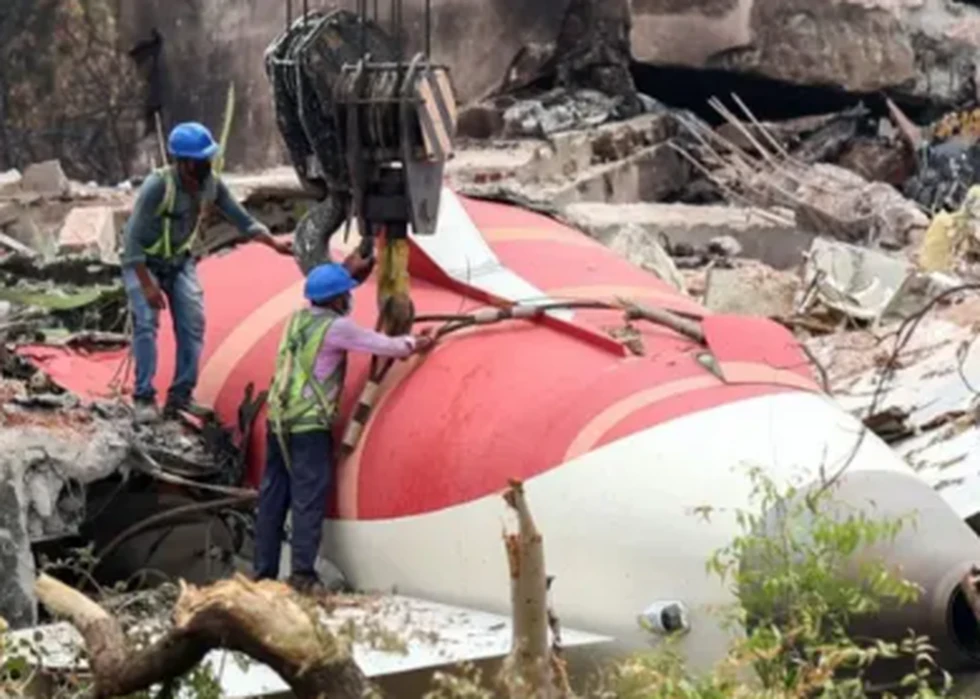 Expertos y pilotos expresan dudas sobre el informe del accidente de Air India