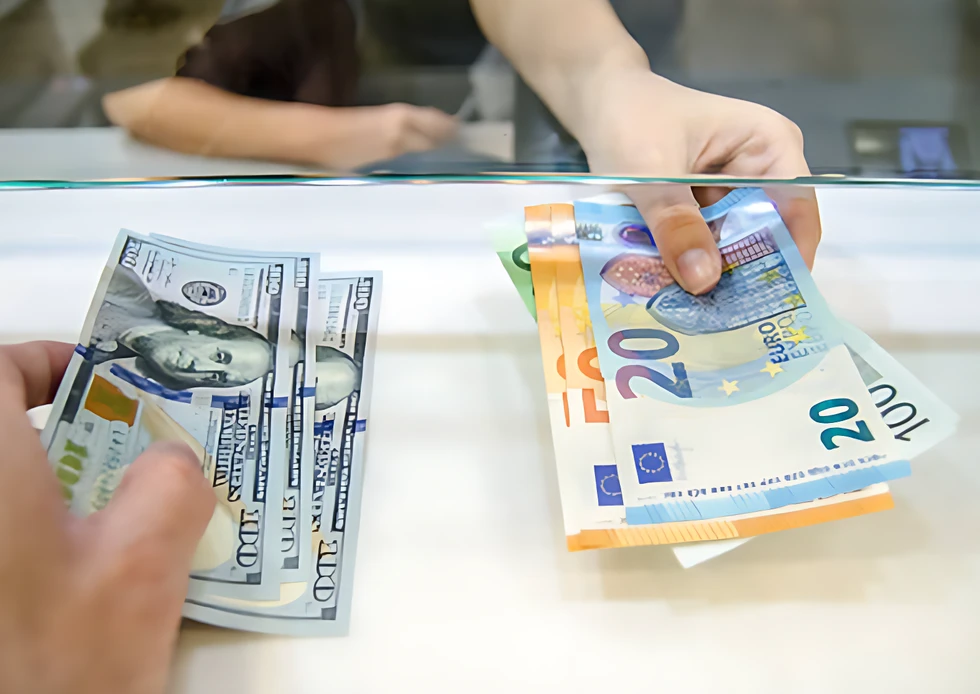 Consejos para no arruinarte con el cambio de divisa al viajar fuera de la zona euro