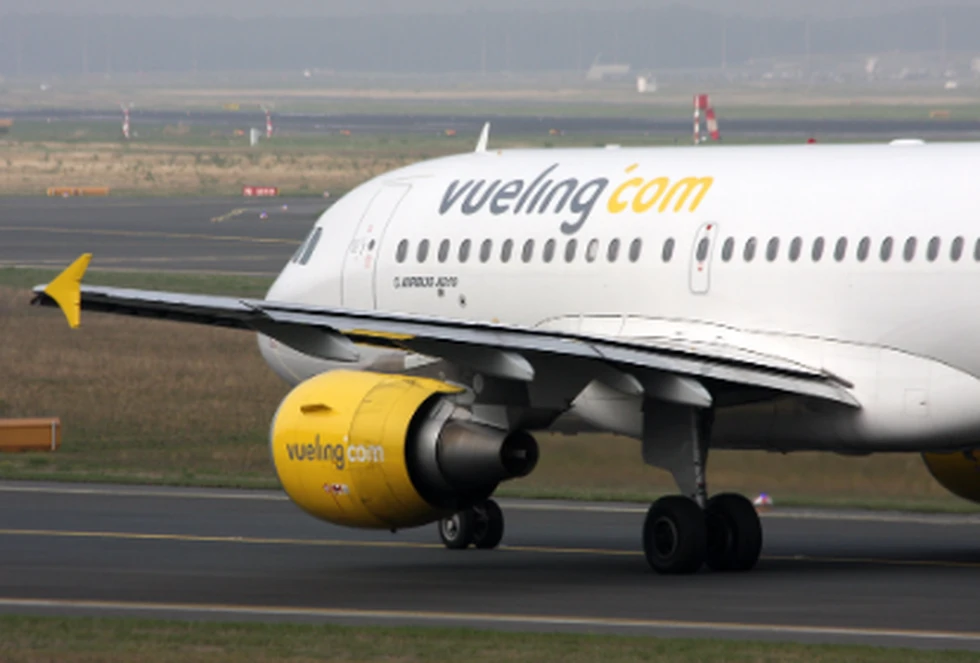 AESA avala la decisión de Vueling de expulsar a pasajeros judíos por conducta problemática