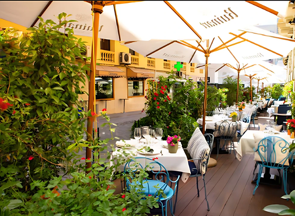 La hostelería española podría perder 1.700 millones por la prohibición de neveras y sombrillas con marcas de cerveza