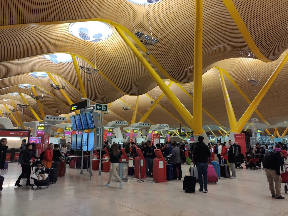 La oleada de actividades irregulares en el aeropuerto de Madrid-Barajas genera preocupación