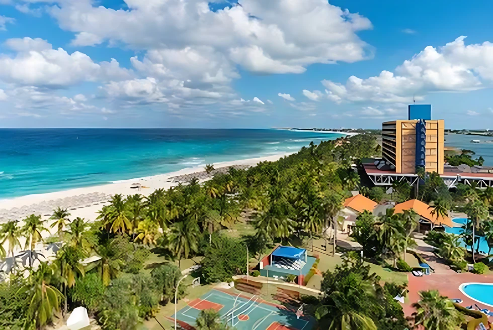 Cuba enfrenta un revés en su apuesta por el turismo ruso, con caídas peores que las de EE.UU.