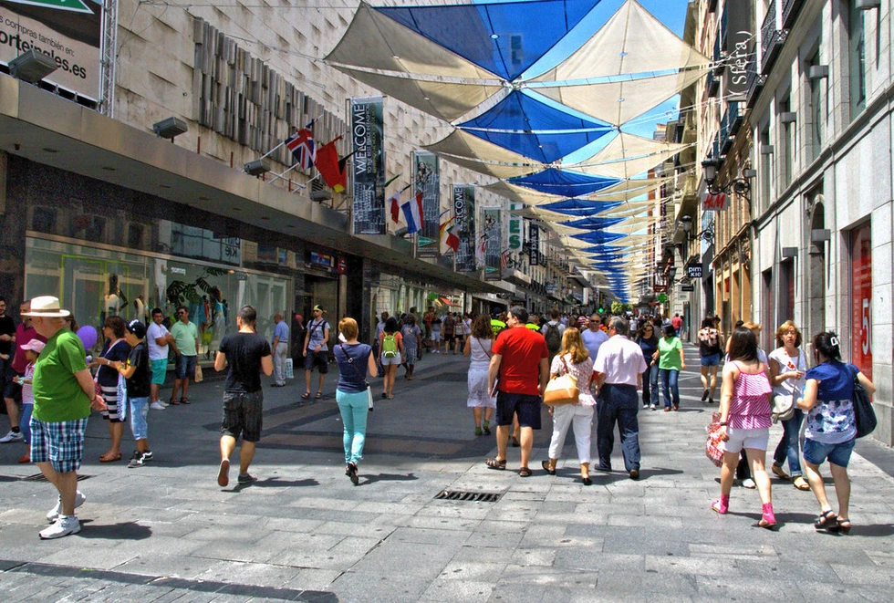 Madrid desbanca a Barcelona como líder del turismo de compras en España