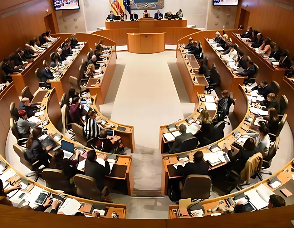 El Gobierno de Aragón revoca licencias a hoteles que acogen inmigrantes