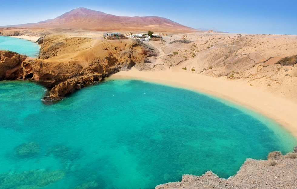 La Playa de Papagayo, en Lanzarote, elegida como una de las playas más originales y secretas de Europa